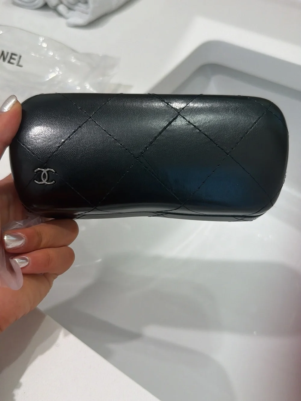 CHANEL sleek quilted